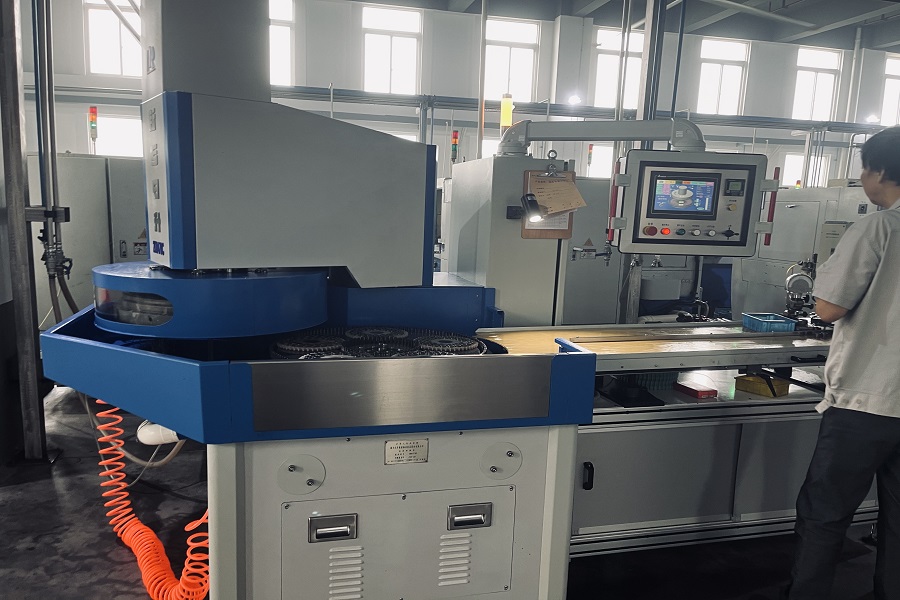 Echipament nou FTM: mașină de șlefuit cu două fețe